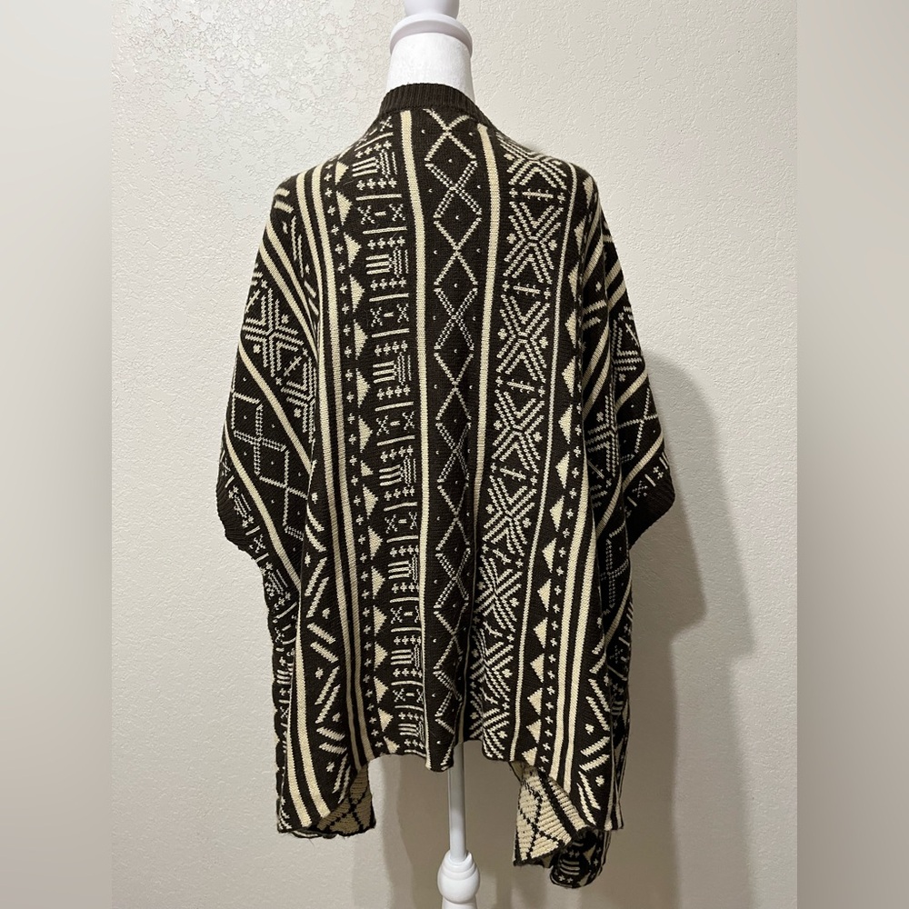 Umgee boho cardigan/pancho. Brown with cream pattern. Size M/L - Picture 2 of 6
